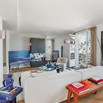 Avenue Montaigne Paris