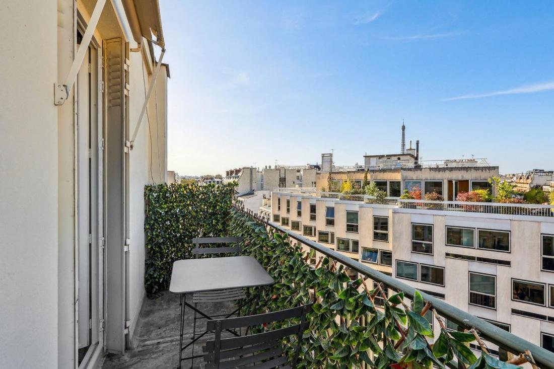 Avenue Montaigne Apartment *